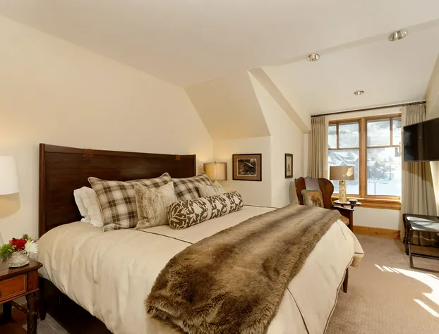 Colorado Lodge at the Ritz Carlton hotel detail image 3