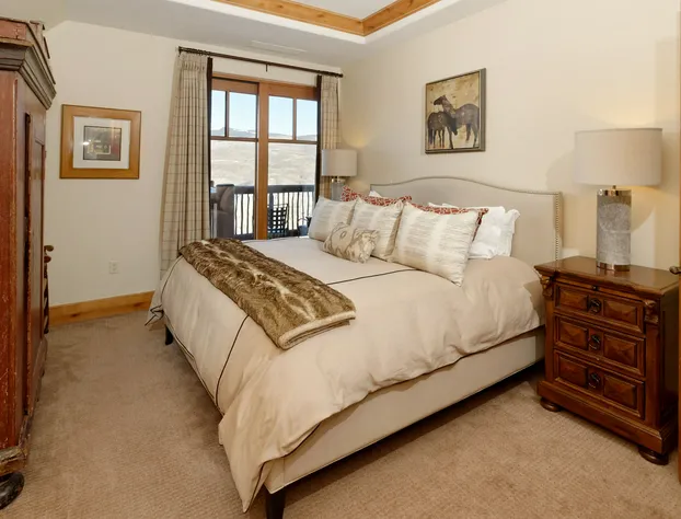 Colorado Lodge at the Ritz Carlton hotel detail image 4