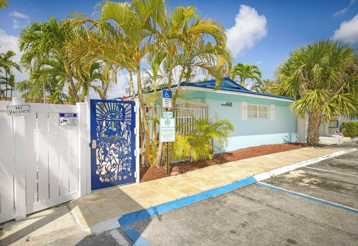 La Mer Suites hotel hero