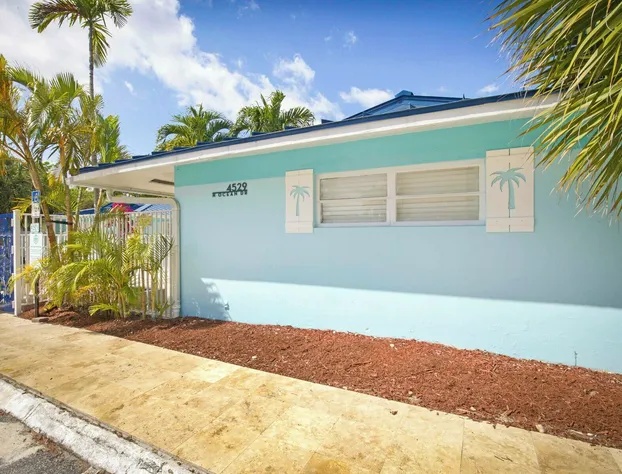 La Mer Suites hotel detail image 3