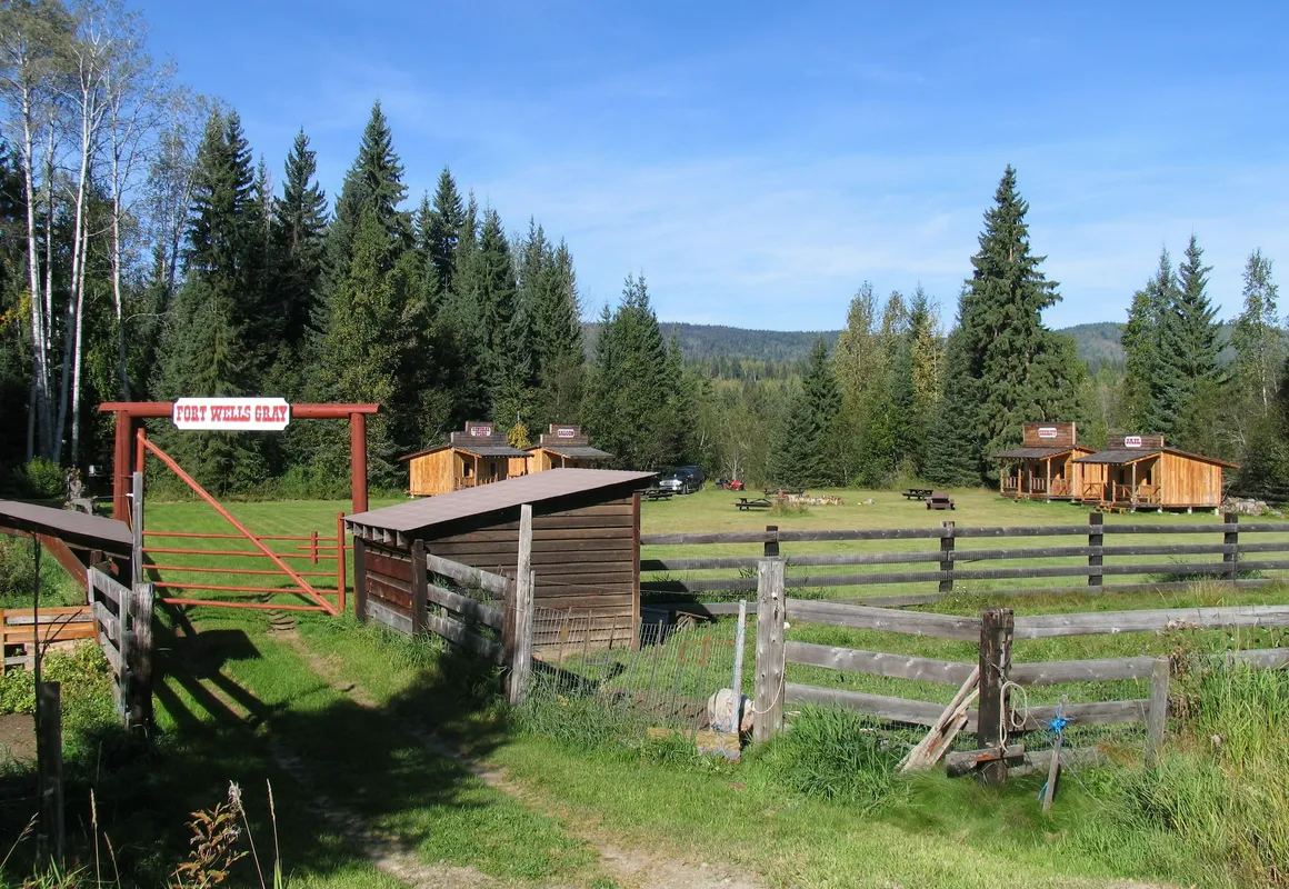 Fort Wells Gray Rustic Cabins Hostel hotel hero