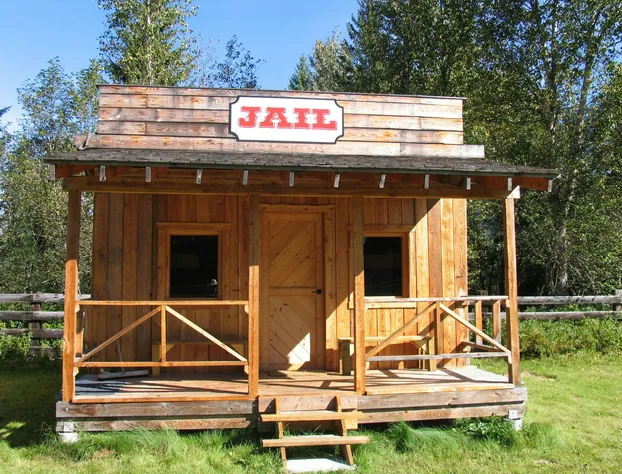 Fort Wells Gray Rustic Cabins Hostel hotel detail image 1