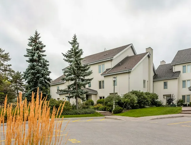 Sierra Lane Condos hotel detail image 4