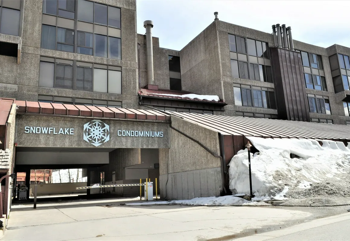 Snowflake 1 Bed plus Den 2 Bath hotel hero