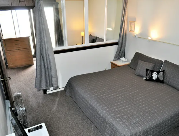 Snowflake 1 Bed plus Den 2 Bath hotel detail image 2