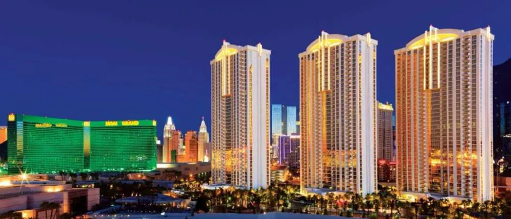 Penthouse Suite with Strip View at The Signature At MGM Grand hotel hero
