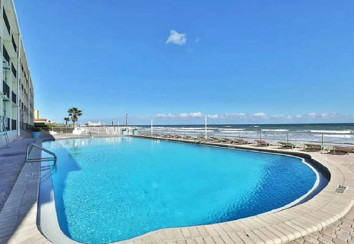 Daytona Inn Studios hotel hero