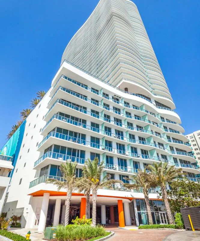 2 Bedroom on 17th floor on the beach Resort hotel hero