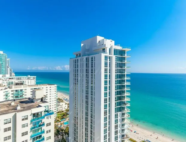 2 Bedroom on 17th floor on the beach Resort hotel detail image 1