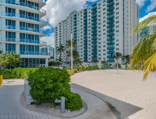 2 Bedroom on 17th floor on the beach Resort hotel detail image 4