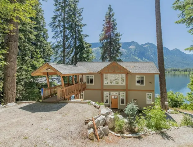 Lazy Bear Lodge 3 Bedroom Home by NW Comfy Cabins by RedAwning hotel detail image 4