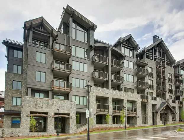 The Lion hotel detail image 2