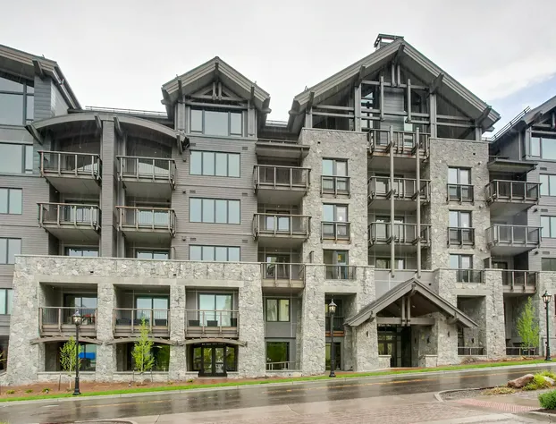 The Lion hotel detail image 3