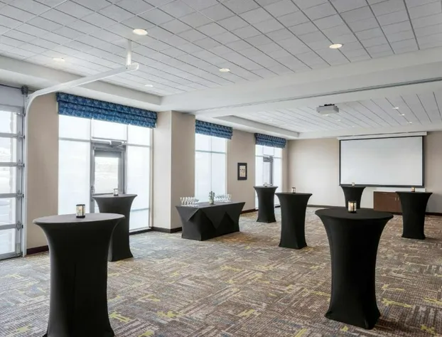 Hampton Inn & Suites by Hilton Kelowna Airport hotel detail image 3