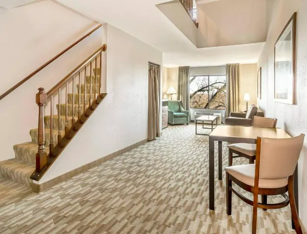 Riverview Inn & Suites, an Ascend Collection Hotel hotel detail image 3