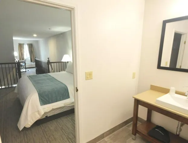 Riverview Inn & Suites, an Ascend Collection Hotel hotel detail image 1