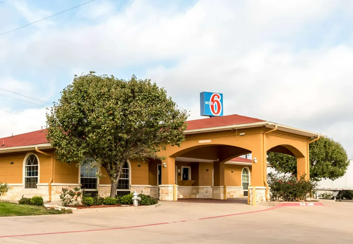 Motel 6 Alvarado, TX hotel hero