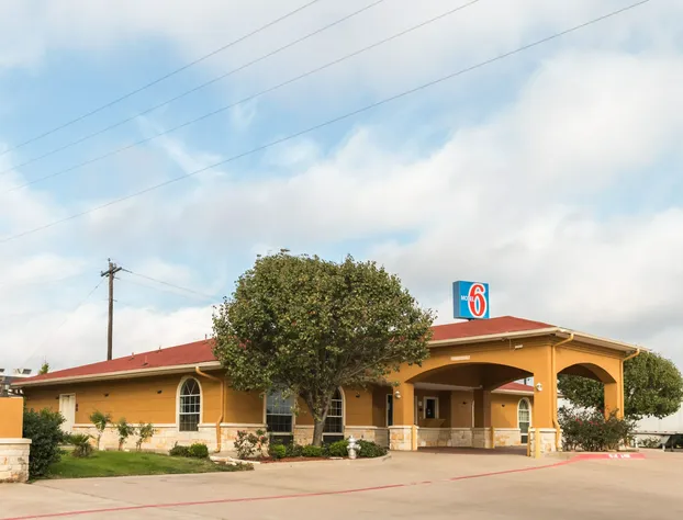 Motel 6 Alvarado, TX hotel detail image 1