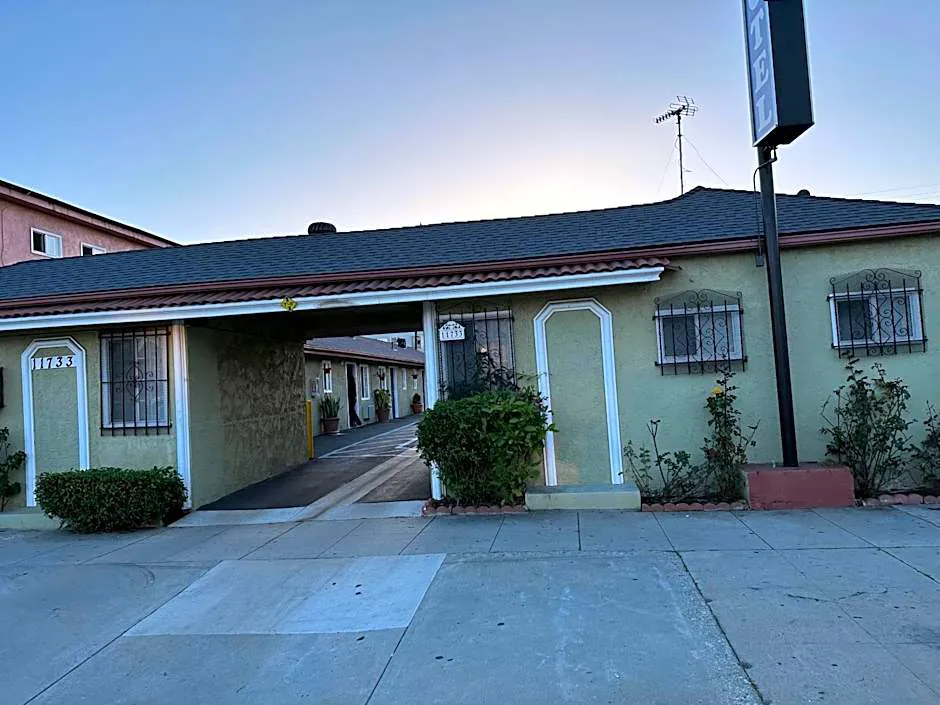 Vegas motel hotel hero