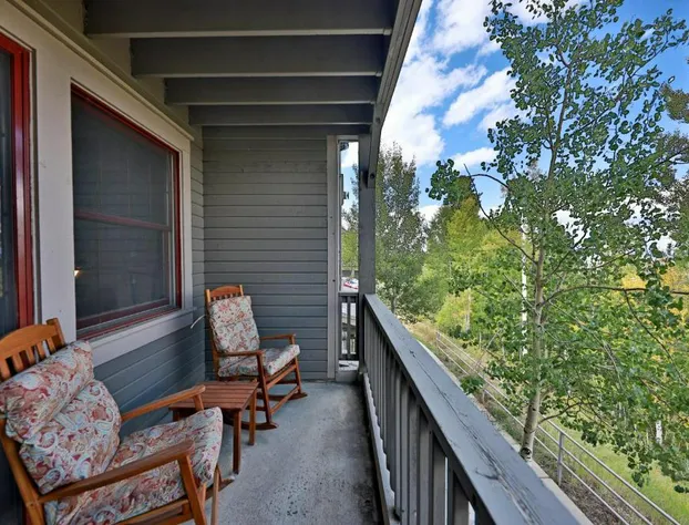 Kicking Horse Lodges 3-202 hotel detail image 1