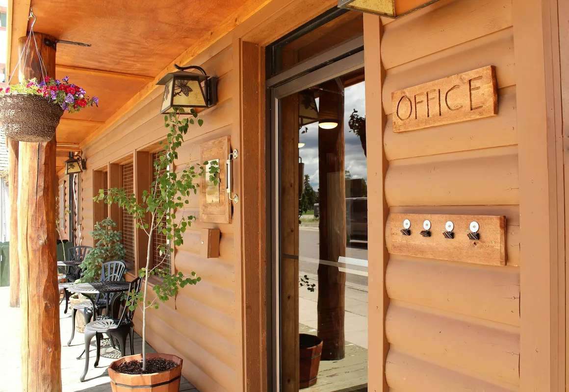 Elkhorn Cabins And Inn hotel hero