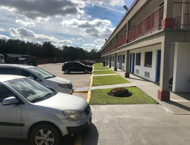 Executive Inn & Suites hotel detail image 4