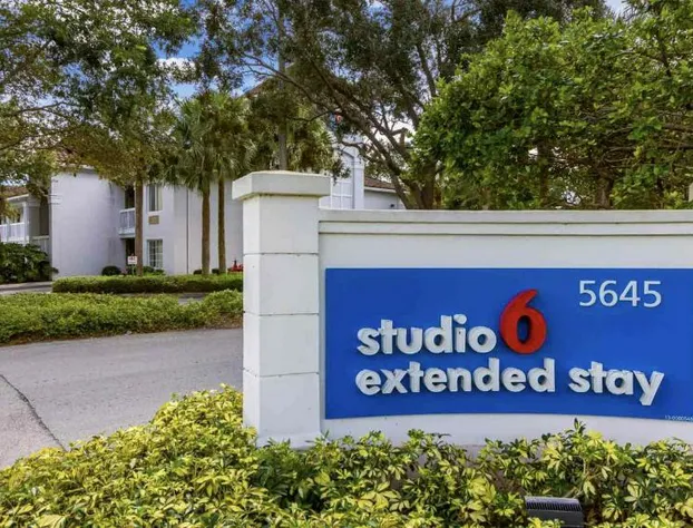 Studio 6 Extended Stay - Coral Springs, FL - Fort Lauderdale hotel detail image 1