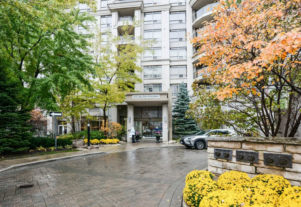 Sarkar Suites - 310 Burnhamthorpe Road hotel hero