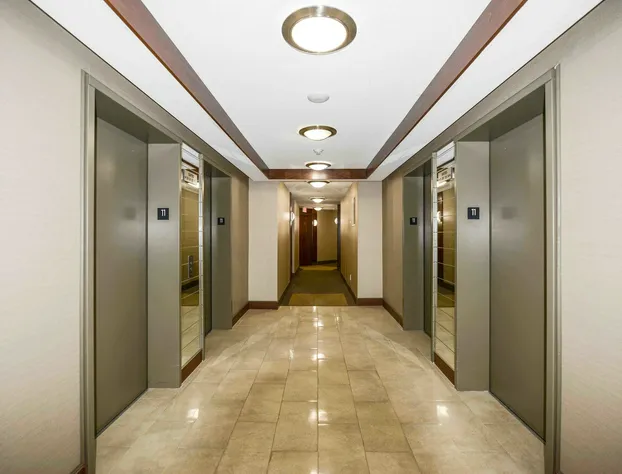 Sarkar Suites - 310 Burnhamthorpe Road hotel detail image 3