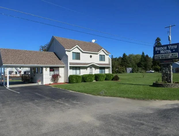 Bridge View Motel & Condo's hotel detail image 1