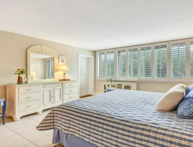 1102-beach-walker hotel detail image 3