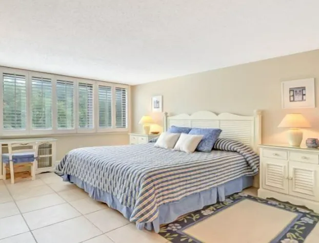 1102-beach-walker hotel detail image 4