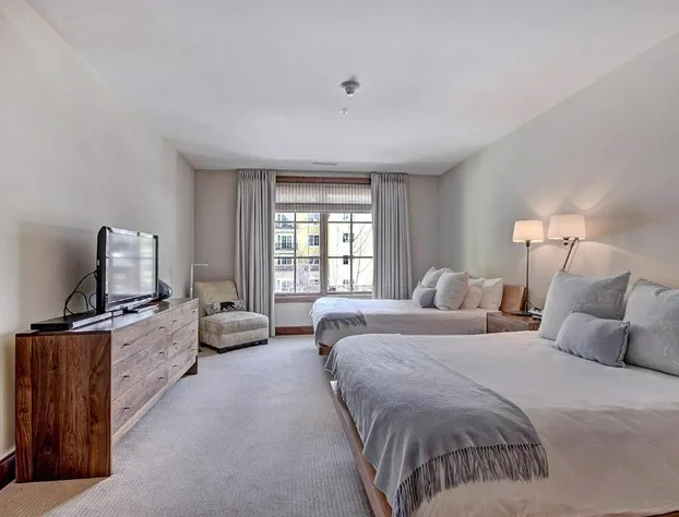 3 BR Luxury Ritz-Carlton Condo w/ Mountain Views by RedAwning - Save 20% on 7+ Nights! hotel detail image 4