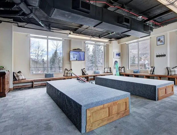 3 BR Luxury Ritz-Carlton Condo w/ Mountain Views by RedAwning - Save 20% on 7+ Nights! hotel detail image 4