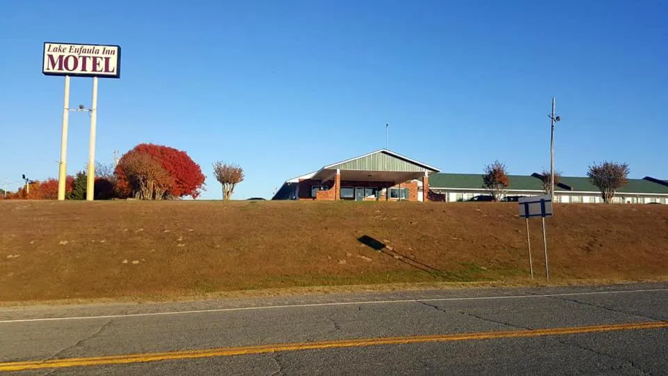 Lake Eufaula Inn hotel hero