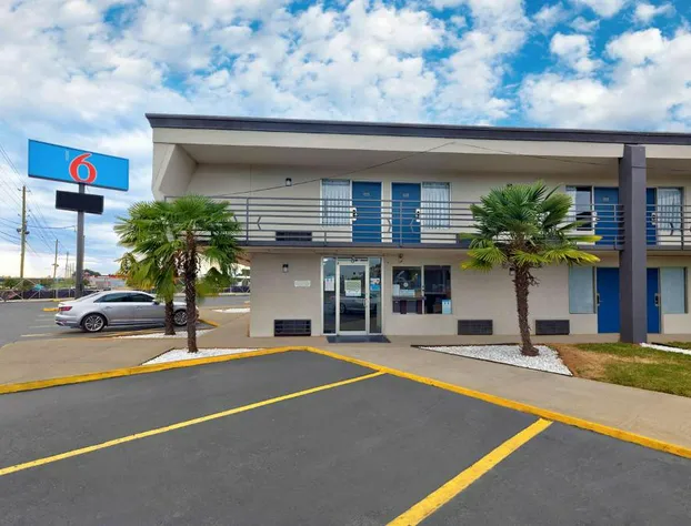 Motel 6 McDonough, GA hotel detail image 2