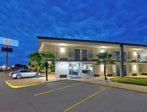 Motel 6 McDonough, GA hotel detail image 3