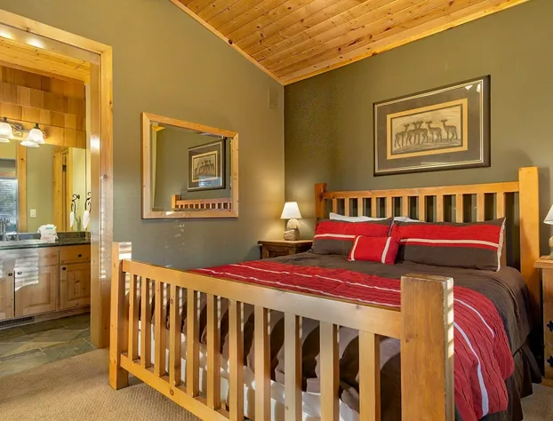 Grand Forest Lodge #1884 hotel detail image 2