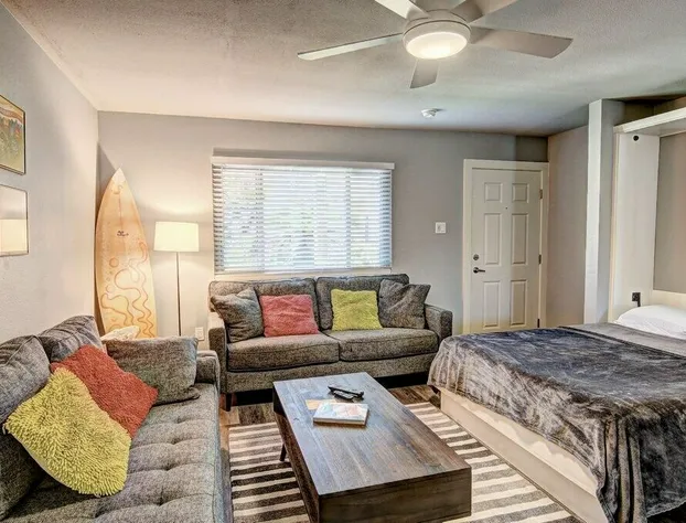 Courtyard #105 Studio Bedroom Condo By Redawning hotel detail image 3