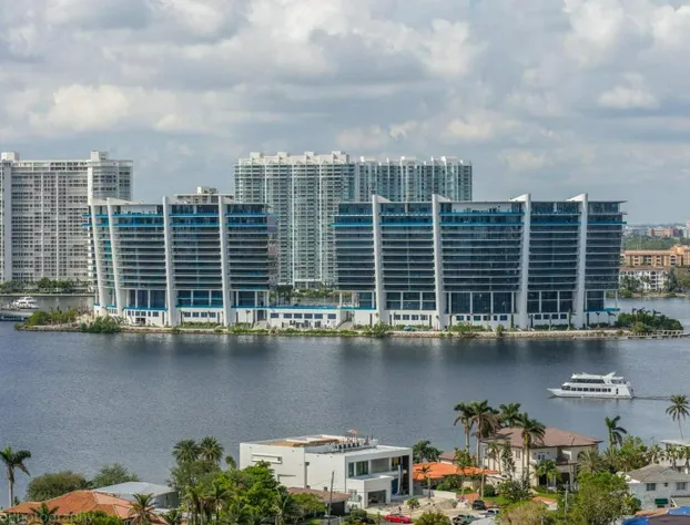 Ocean View 25th floor at Marenas Beach Resort by AmmosFL hotel detail image 4