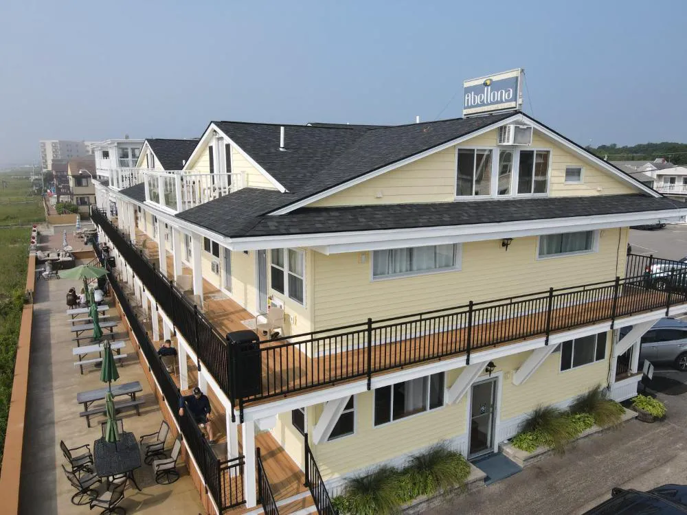 Abellona Inn & Suites hotel hero