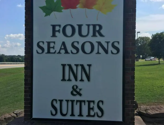 Cassville Four Seasons Inn & Suites hotel detail image 1