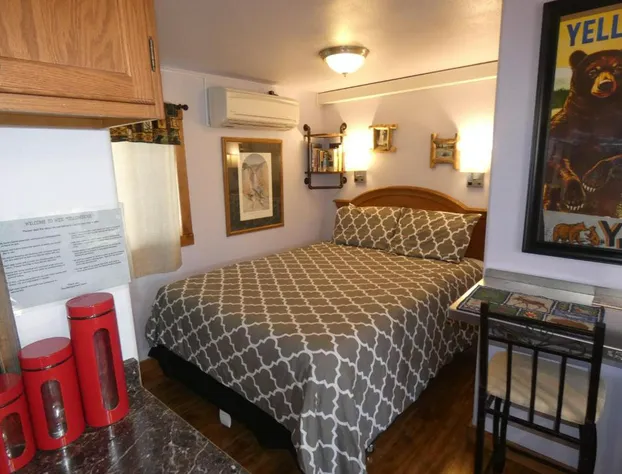 Yellowstone Motel - Adults Only - All rooms have kitchens hotel detail image 1