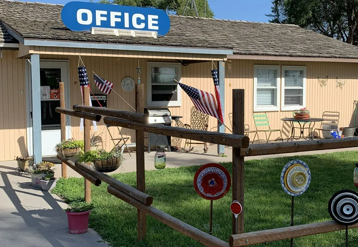 Meadow Park Motel on 385 hotel hero