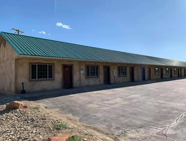 CB&M Executive Suites hotel detail image 4