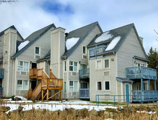 Blue Mountain Getaway at North Creek Resort King Bed hotel detail image 3