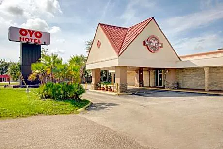 OYO Hotel Dundee By Crystal Lake hotel hero