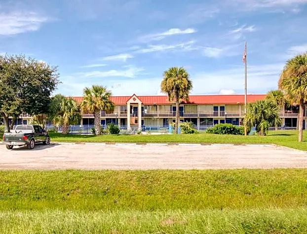 OYO Hotel Dundee By Crystal Lake hotel detail image 3