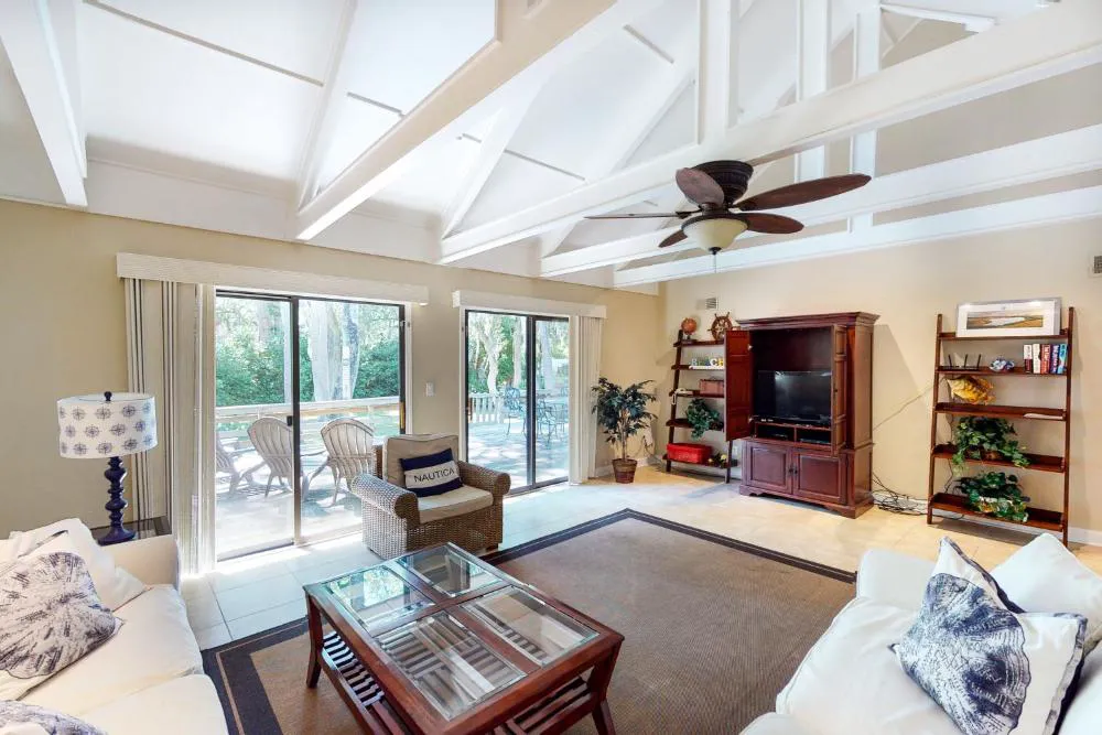 Queens Grant 568 hotel hero