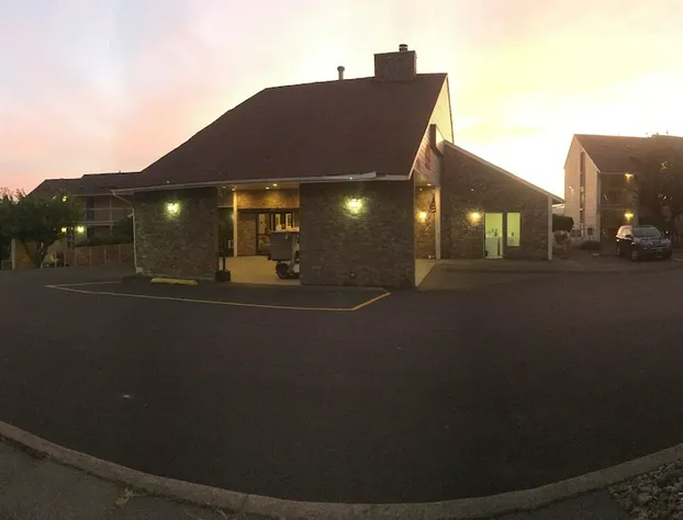 Sunnyside Inn & Suites hotel detail image 1